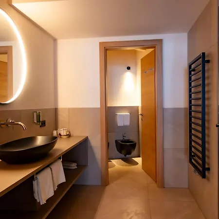 Rezia 3*
