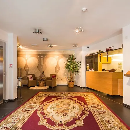 Hotel Rezia 3*