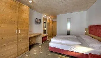 Hotel Rezia 3*